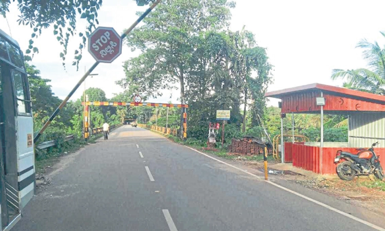 Mangaluru: ಸೇತುವೆ ಮೇಲೆ ಸಂಚಾರ ನಿರ್ಬಂಧದಿಂದ ಕಂಗೆಟ್ಟ ನಾಗರಿಕರು