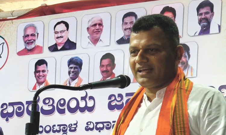 Siddaramaiah ವಾಲ್ಮೀಕಿ ಆದರ್ಶ ಪಾಲಿಸಿ ರಾಜೀನಾಮೆ ನೀಡಲಿ: ಕ್ಯಾ| ಚೌಟ