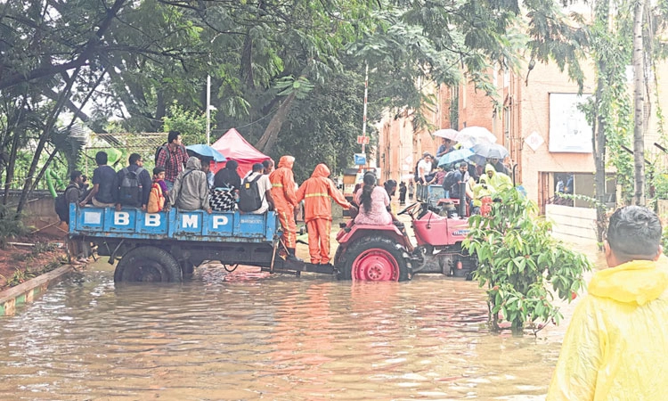 Bengaluru Rain: ಮಳೆಗೆ 4 ಬಡಾವಣೆ ನಿವಾಸಿಗಳ ಗುಳೆ!