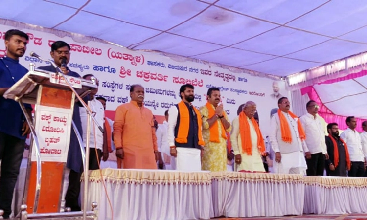 Vijayapura: ವಕ್ಫ್ ಕಾಯ್ದೆ ರದ್ದತಿಗೆ ಆಗ್ರಹಿಸಿ ಯತ್ನಾಳ ನೇತೃತ್ವದಲ್ಲಿ ಬೃಹತ್ ಪ್ರತಿಭಟನೆ