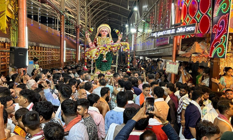 Mangaluru; ರಥಬೀದಿಯ ಶಾರದಾ ಮಹೋತ್ಸವ ಭಕ್ತಿ, ಸಂಭ್ರಮದಿಂದ ಸಮಾಪನ