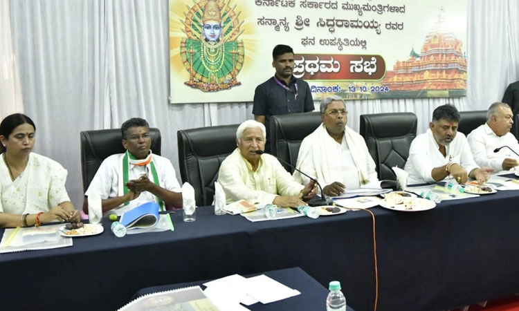 Savadatthi: ಯಲ್ಲಮ್ಮ ದೇವಿ ಭಕ್ತರಿಗೆ ದಾಸೋಹ ವ್ಯವಸ್ಥೆ, ಸ್ವಚ್ಛತೆಗೆ ಆದ್ಯತೆ ನೀಡಿ: ಸಿಎಂ