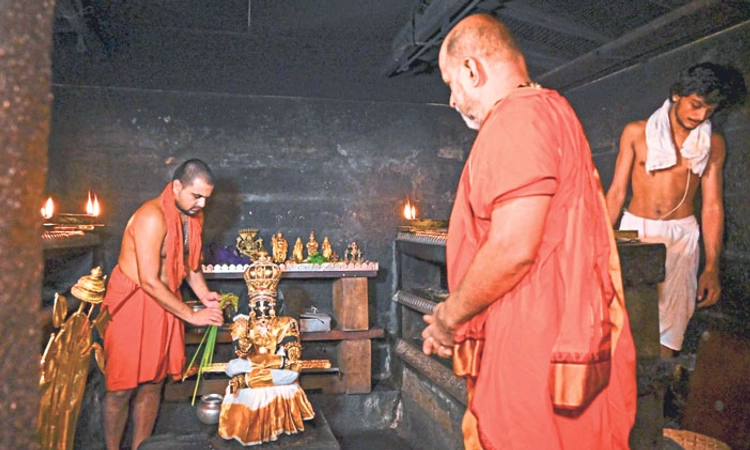 Udupi: ಶ್ರೀಕೃಷ್ಣ ಮಠದಲ್ಲಿ ಕದಿರುಹಬ್ಬ, ಸಾಂಪ್ರದಾಯಿಕ ಬಿರುದಾವಳಿಗಳೊಂದಿಗೆ ಮೆರವಣಿಗೆ