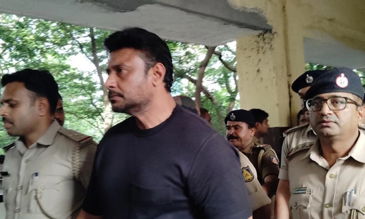 Renukaswamy Case: ಬೆನ್ನು ನೋವಿನಿಂದ ಬಳಲುತ್ತಿರುವ ದರ್ಶನ್.. ಬೆಂಗಳೂರು ಶಿಫ್ಟ್ ಆಗ್ತಾರಾ?