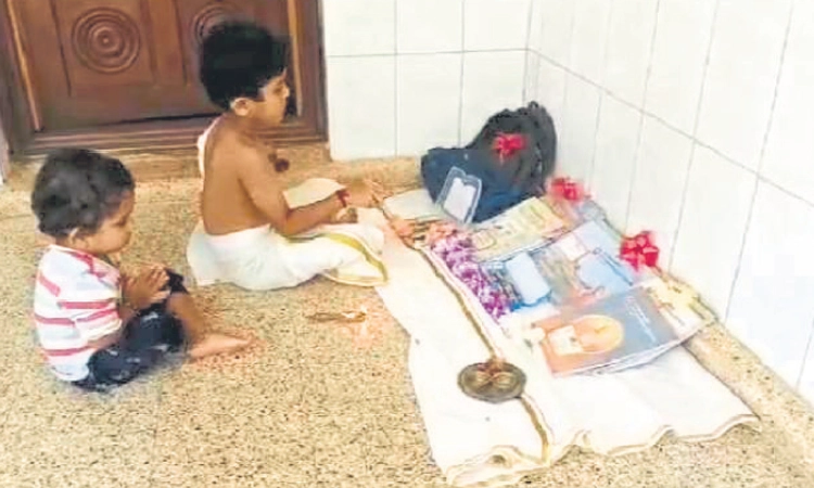 Kadaba: ಮನೆಗಳಲ್ಲಿ ಮಕ್ಕಳಿಂದಲೇ ಶಾರದಾ ಪೂಜೆ