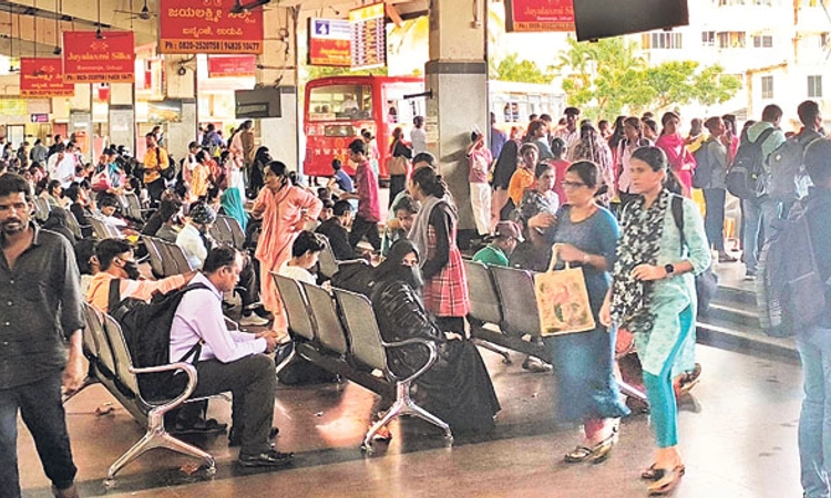 Mangaluru: ಸಾಲು ಸಾಲು ರಜೆ; ಕೆಎಸ್ಸಾರ್ಟಿಸಿ ಬಸ್‌ ನಿಲ್ದಾಣದಲ್ಲಿ ಜನಜಂಗುಳಿ