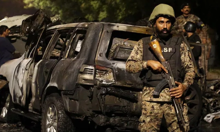 Explosion: ಕರಾಚಿ ಏರ್ ಪೋರ್ಟ್ ಬಳಿ ಭೀಕರ ಸ್ಫೋಟ: ಇಬ್ಬರು ಚೀನಾ ಪ್ರಜೆಗಳು ಮೃತ್ಯು