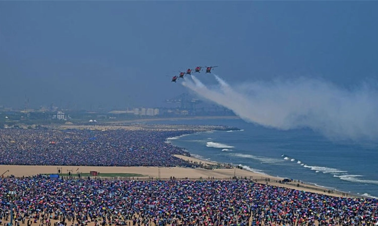 Chennai Airshow; ಸುಡು ಬಿಸಿಲಿಗೆ 4 ಸಾ*ವು:200 ಮಂದಿ ಆಸ್ಪತ್ರೆಗೆ