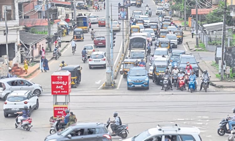 Udupi: ಸಾಲು-ಸಾಲು ರಜೆ; ನವರಾತ್ರಿ ಸಂಭ್ರಮ; ಎಲ್ಲೆಡೆ ವಾಹನ ದಟ್ಟಣೆ