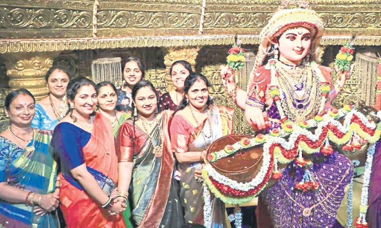 Mangaluru: ಕಲೆಗೆ ಜೀವ ತಳೆವ ನವದುರ್ಗೆಯರು!