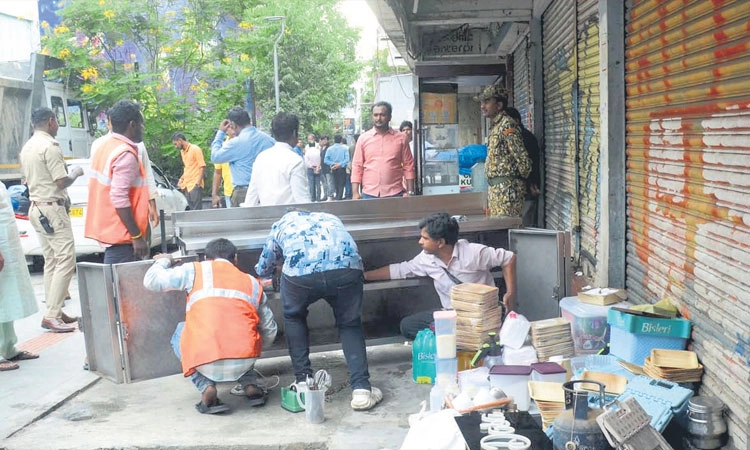 Bengaluru: ಚರ್ಚ್‌ ಸ್ಟ್ರೀಟ್‌ ನಲ್ಲಿದ್ದ 50 ಅನಧಿಕೃತ ಅಂಗಡಿ ತೆರವು