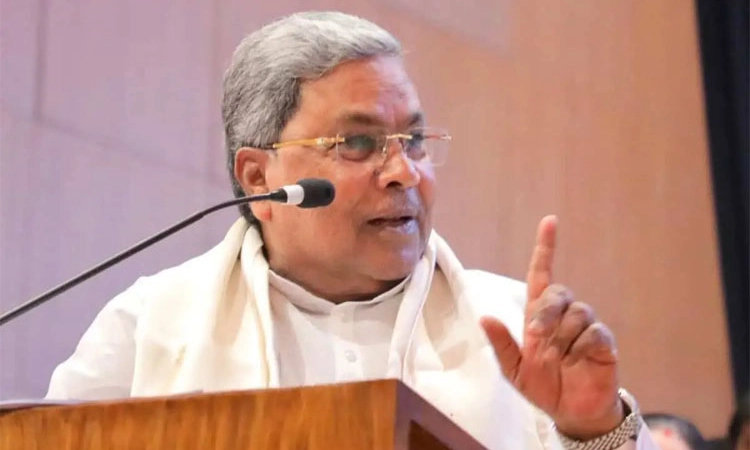 1 ವರ್ಷದ ಆಶೀರ್ವಾದ ಕೇಳಿದ ಸಿಎಂ ಸಿದ್ದರಾಮಯ್ಯ: ಕುತೂಹಲ