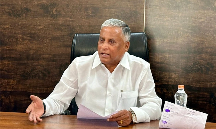Siddaramaiah;ಔಷಧಿ ಇಲ್ಲದ ಹಾಗೆ ಗಾಯ ಮಾಡಿಕೊಂಡಿದ್ದಾರೆ: ವಿ.ಸೋಮಣ್ಣ