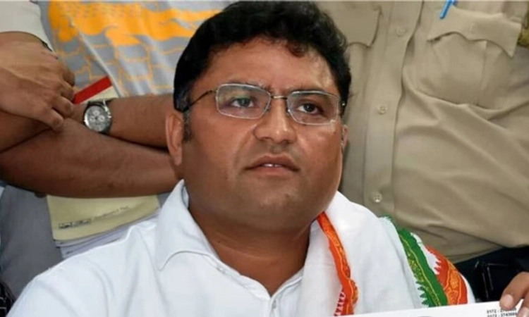ಬೆಳಿಗ್ಗೆ ಬಿಜೆಪಿ ಅಭ್ಯರ್ಥಿ ಪರ ಪ್ರಚಾರ ನಡೆಸಿದ ಮಾಜಿ ಸಂಸದ ಮಧ್ಯಾಹ್ನ ಕಾಂಗ್ರೆಸ್ ಸೇರ್ಪಡೆ