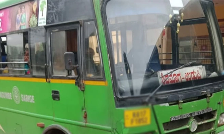 Hebri: ಅಸ್ವಸ್ಥಗೊಂಡ ಮಹಿಳೆಯನ್ನು ಆಸ್ಪತ್ರೆಗೆ ದಾಖಲಿಸಿದ ಸರಕಾರಿ ಬಸ್‌ ಸಿಬಂದಿ