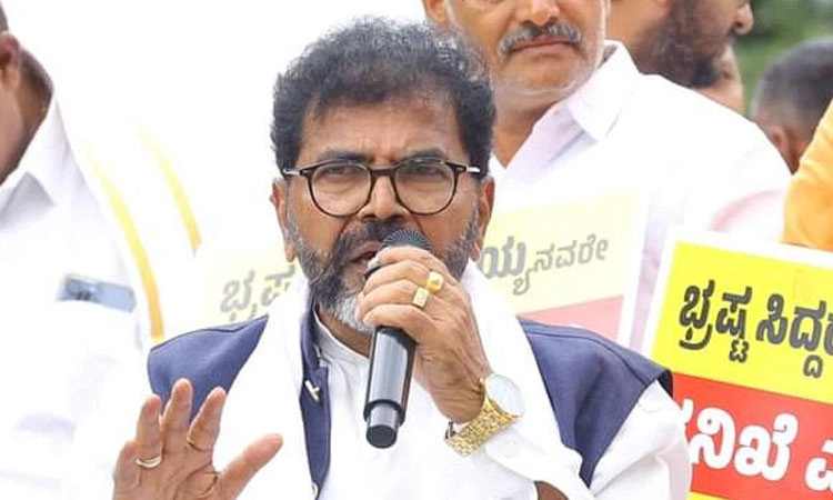 MUDA Case: ಕತ್ತಲಾದ ಮೇಲೆ ಜಗ್ಗಿದ್ಯಾಕೆ? ಬಗ್ಗಿದ್ಯಾಕೆ?: ಸಿಎಂಗೆ ನಾರಾಯಣಸ್ವಾಮಿ ಲೇವಡಿ