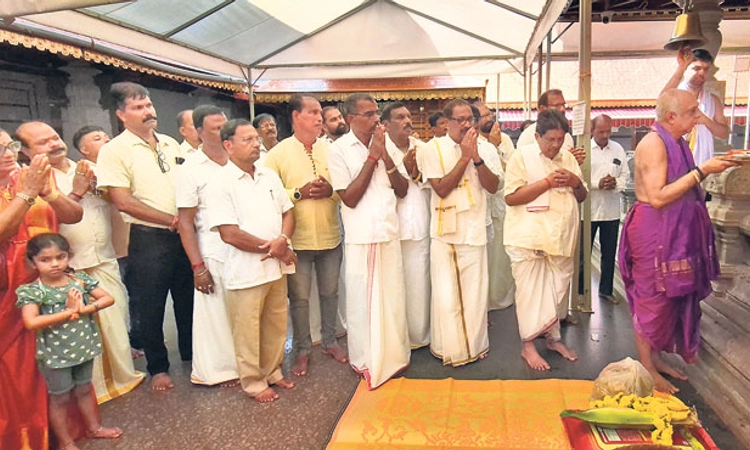 Uchila: ಶ್ರೀ ಮಹಾಲಕ್ಷ್ಮೀ ದೇವಸ್ಥಾನ: ಹೊರೆಕಾಣಿಕೆ ಸಮರ್ಪಣೆ, ಸ್ವೀಕಾರಕ್ಕೆ ಚಾಲನೆ
