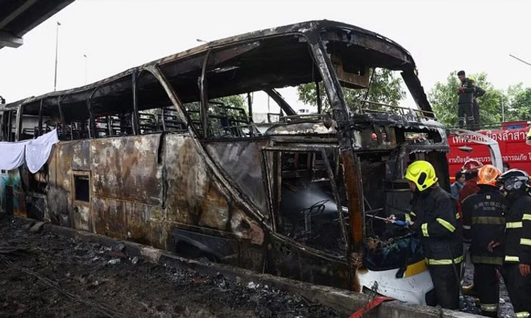 Thailand: ಶಾಲಾ ಬಸ್ಸಿಗೆ ಬೆಂಕಿ, 20 ವಿದ್ಯಾರ್ಥಿಗಳು, 3 ಶಿಕ್ಷಕರು ಸುಟ್ಟು ಕರಕಲು!
