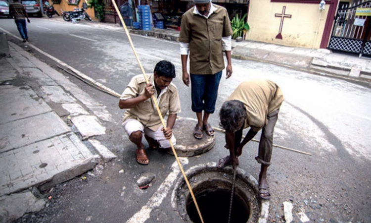 Cleaning; ಸ್ವಚ್ಛತಾ ಕಾರ್ಮಿಕರ ಪೈಕಿ ಶೇ.92 ಎಸ್ಸಿ, ಎಸ್ಟಿ, ಒಬಿಸಿ ವರ್ಗದವರು: ಕೇಂದ್ರ