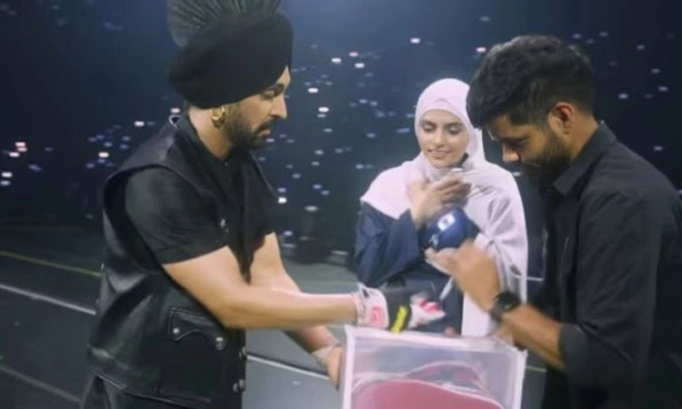 Heartfelt gesture; ಪಾಕಿಸ್ಥಾನ ಮೂಲದ ಅಭಿಮಾನಿಗೆ ಶೂ ಗಿಫ್ಟ್ ನೀಡಿದ ಭಾರತದ ಖ್ಯಾತ ಗಾಯಕ