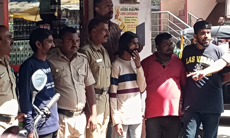 Dandeli : ಸರಣಿ ಕಳ್ಳತನ ಪ್ರಕರಣ… ಇಬ್ಬರು ಅಂತರ್ ರಾಜ್ಯ ಕಳ್ಳರ ಬಂಧನ