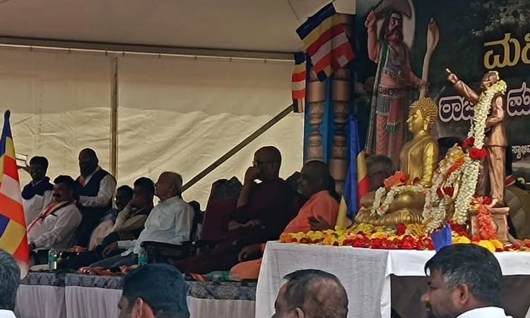 Mysuru: ಮಹಿಷಾ ಪ್ರತಿಮೆ ಪುಷ್ಪಾರ್ಚನೆಗೆ ಪೊಲೀಸರ ತಡೆ: ಆಕ್ರೋಶ
