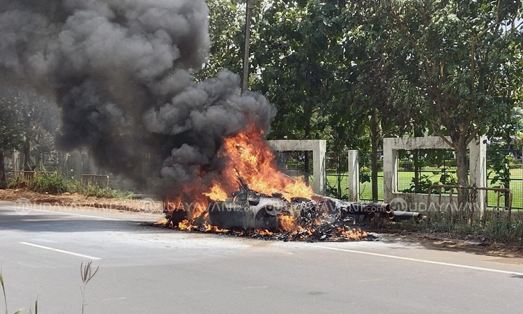 Mangaluru: ರಾಷ್ಟ್ರೀಯ ಹೆದ್ದಾರಿಯಲ್ಲೇ ಹೊತ್ತಿ ಉರಿದ BMW ಕಾರು… ಪ್ರಯಾಣಿಕರು ಪಾರು