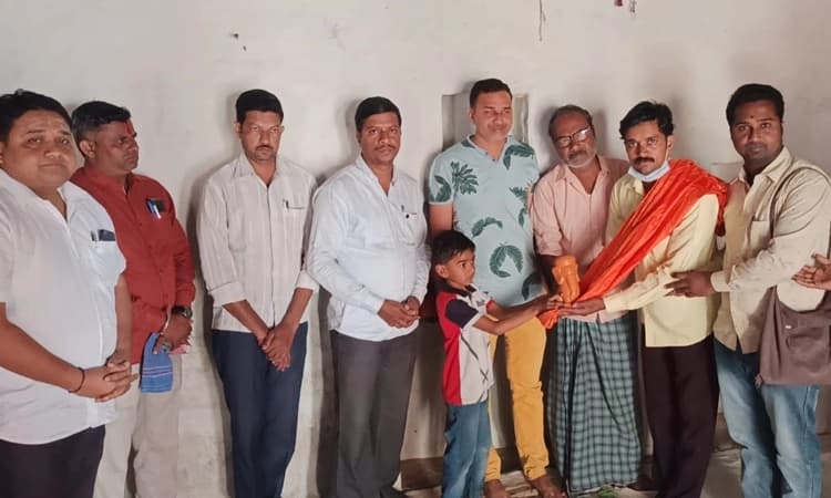 ಮಕ್ಕಳು ಸಂಗ್ರಹಿಸಿದ್ದ ಹುಂಡಿಯನ್ನು ಶ್ರೀರಾಮ ಮಂದಿರ ನಿಧಿಗೆ ಸಮರ್ಪಣೆ