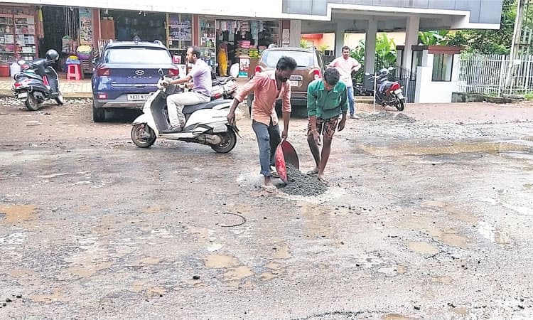 ಬಜಪೆ ಪೇಟೆ: ಗುಂಡಿ ಮುಚ್ಚುವ ಕಾರ್ಯ ಆರಂಭ