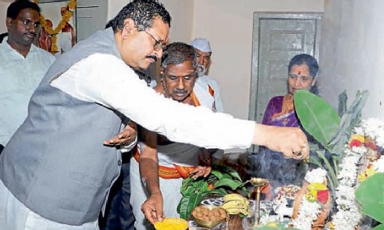 ದನಗಳಿಗೆ ಎಪಿಎಂಸಿ ಪಶು ಆಸ್ಪತ್ರೆ ಚಿಕಿತ್ಸೆ ಕೊಡಿಸಿ