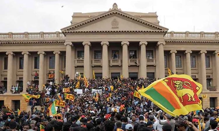 ಭುಗಿಲೆದ್ದ ಹಿಂಸಾಚಾರ, ಪ್ರತಿಭಟನೆ;  ಶ್ರೀಲಂಕಾದಲ್ಲಿ ಮತ್ತೆ ತುರ್ತುಪರಿಸ್ಥಿತಿ ಘೋಷಣೆ