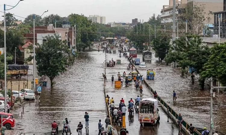 ಮಳೆಯ ಆರ್ಭಟ: 24 ಗಂಟೆಯಲ್ಲಿ ಮಳೆಗೆ 10 ಬಲಿ: ಗುಜರಾತ್‌ನಲ್ಲಿ 7, ಮಹಾರಾಷ್ಟ್ರದಲ್ಲಿ 3 ಬಲಿ