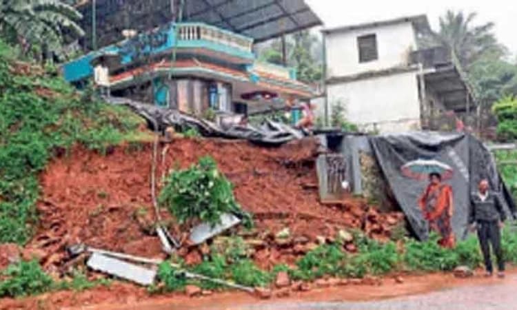 ಕಾಫಿನಾಡಿನಲ್ಲಿ ಮಳೆ ಅಬ್ಬರಕ್ಕೆ ಜನಜೀವನ ಅಸ್ತವ್ಯಸ್ತ; ತುಂಬಿ ಹರಿಯುತ್ತಿರುವ ನದಿಗಳು