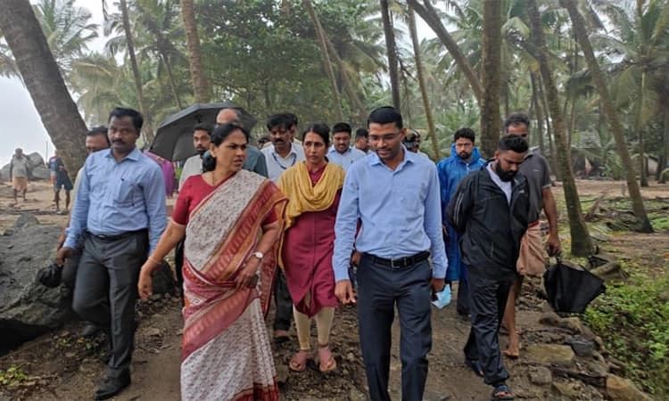 ಮೂಳೂರು ಕಡಲ್ಕೊರೆತ ಪ್ರದೇಶಕ್ಕೆ ಕೇಂದ್ರ ಸಚಿವೆ ಶೋಭಾ ಕರಂದ್ಲಾಜೆ‌ ಭೇಟಿ
