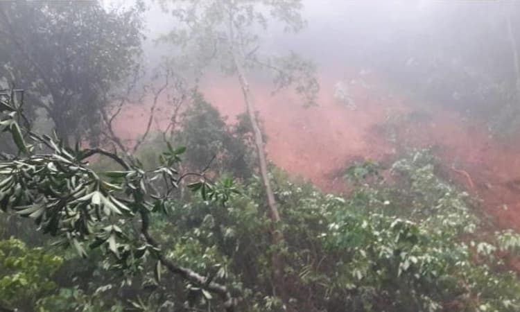 ಆಗುಂಬೆ ಘಾಟಿಯ ನಾಲ್ಕನೇ ತಿರುವಿನಲ್ಲಿ ಭೂಕುಸಿತ: ಸಂಚಾರ ಬಂದ್