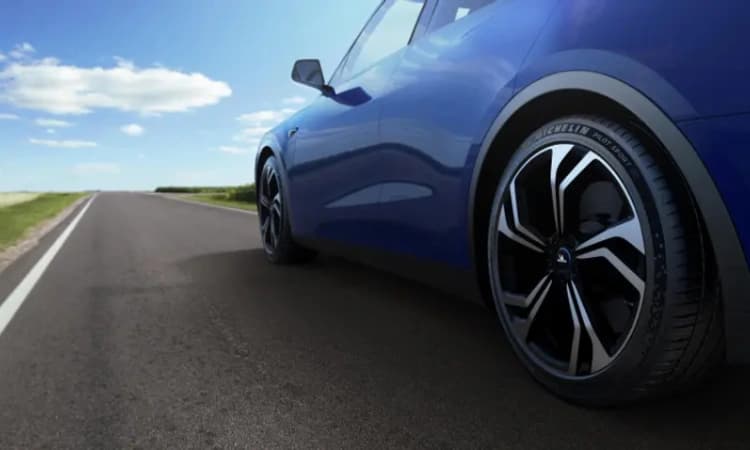 ಕಾರಿನ ಚಕ್ರಕ್ಕೆ ಎಷ್ಟಿದೆ ಅಂಕ ? ಪರೀಕ್ಷಿಸಿ  ಖರೀದಿಸಿ; ಜಾರಿಗೆ ಬರಲಿದೆ ಹೊಸ ನಿಯಮ