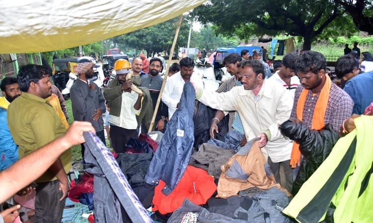 ಕಲಬುರಗಿಯಲ್ಲಿ ಮುಂದುವರೆದ ಮಳೆ : ಹತ್ತಕ್ಮೂ ಹೆಚ್ಚು ಮನೆ ಕುಸಿತ : ಮಳೆಗೆ ಮೊದಲ ಬಲಿ