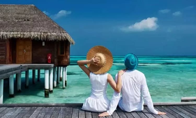 ಪ್ರೇಯಸಿಯೊಂದಿಗೆ ಮಾಲ್ಡೀವ್ಸ್ ಟ್ರಿಪ್: ಪತ್ನಿಯ ಕಾಟ ತಪ್ಪಿಸಿಕೊಳ್ಳಲು ಹೋಗಿ ಜೈಲು ಸೇರಿದ!