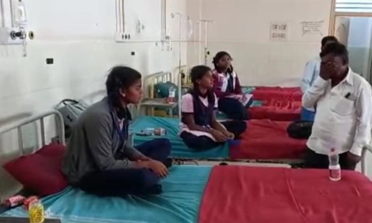 ಲಸಿಕೆ ಆತಂಕದಿಂದ ಅಸ್ವಸ್ಥಗೊಂಡ ವಸತಿ ಶಾಲೆ ವಿದ್ಯಾರ್ಥಿನಿಯರು