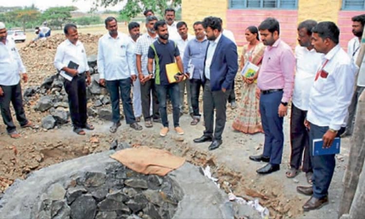 ತಿಕೋಟಾ ತಾಲೂಕಲ್ಲಿ ಕಾಮಗಾರಿ ಪರಿಶೀಲನೆ