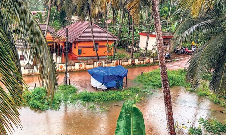 ಉಡುಪಿ ಜಿಲ್ಲಾದ್ಯಂತ ಅಬ್ಬರದ ಮಳೆ; ಜನಜೀವನ ಅಸ್ತವ್ಯಸ್ತ