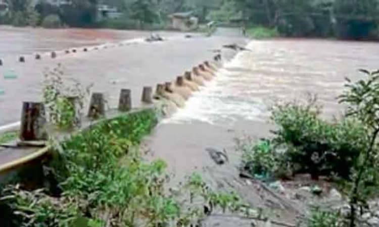 ಕಾಫಿ ನಾಡಲ್ಲಿ ಮಳೆ ಅಬ್ಬರ, ಜನಜೀವನ ಅಸ್ತವ್ಯಸ್ತ