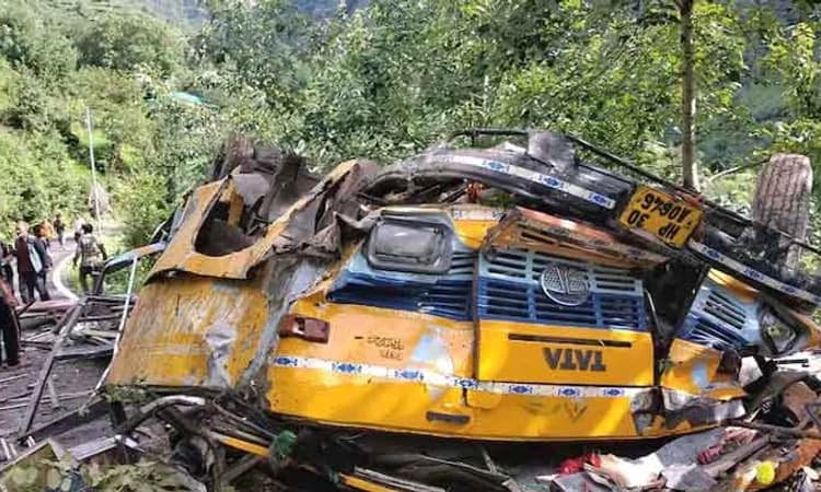 ಹಿಮಾಚಲ ಪ್ರದೇಶ: ಆಳವಾದ ಕಂದಕಕ್ಕೆ ಉರುಳಿಬಿದ್ದ ಬಸ್, ವಿದ್ಯಾರ್ಥಿಗಳು ಸೇರಿ 16 ಸಾವು