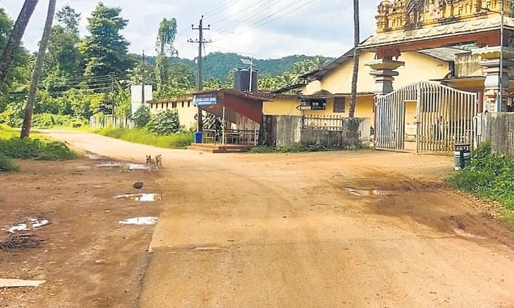 ತೋಡಿನಂತಿರುವ ರಸ್ತೆ ಅಭಿವೃದ್ಧಿಯೇ ಬೇಡಿಕೆ