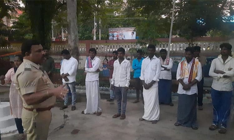 ಗಂಗಾವತಿ: ಅಶಾಂತಿಗೆ ಯತ್ನಿಸುವ ರೌಡಿಶೀಟರ್‌ಗಳಿಗೆ ಪೊಲೀಸರ ವಾರ್ನಿಂಗ್