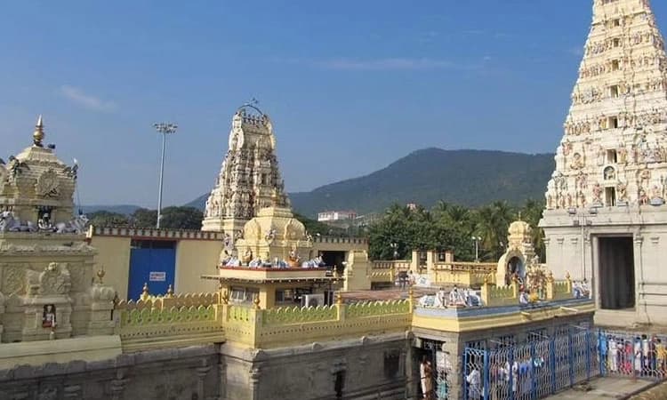 ಮಹದೇಶ್ವರ ಬೆಟ್ಟದಲ್ಲಿ ಧೂಪ ಮಾರುತ್ತಿದ್ದ ಮಹಿಳೆಯ ಹಣ,ಚಿನ್ನಾಭರಣ ಕಳವು: ದೂರು ದಾಖಲು