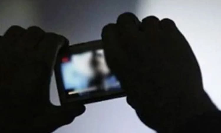 ರಾಸಲೀಲೆ ವಿಡಿಯೋ ವೈರಲ್; ತಲೆ ಮರೆಸಿಕೊಂಡ ಸಿಂಧನೂರಿನ ಶಿಕ್ಷಕ