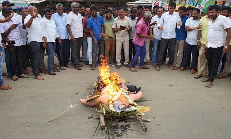 ಹೆಚ್.ಡಿಡಿ ಬಗ್ಗೆ ಅವಹೇಳನಕಾರಿ ಹೇಳಿಕೆ: ಕೆ.ಎನ್ ರಾಜಣ್ಣ ವಿರುದ್ಧ ಭುಗಿಲೆದ್ದ ಆಕ್ರೋಶ