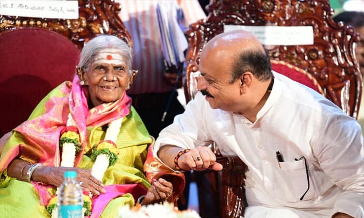 ಸಾಲುಮರದ ತಿಮ್ಮಕ್ಕ &#8220;ಪರಿಸರ ರಾಯಭಾರಿ&#8217; ಮತ್ತಷ್ಟು ಕಾರ್ಯಕ್ಕಾಗಿ ರಾಜ್ಯ ಸಚಿವ ಸ್ಥಾನಮಾನ-ಸಿಎಂ