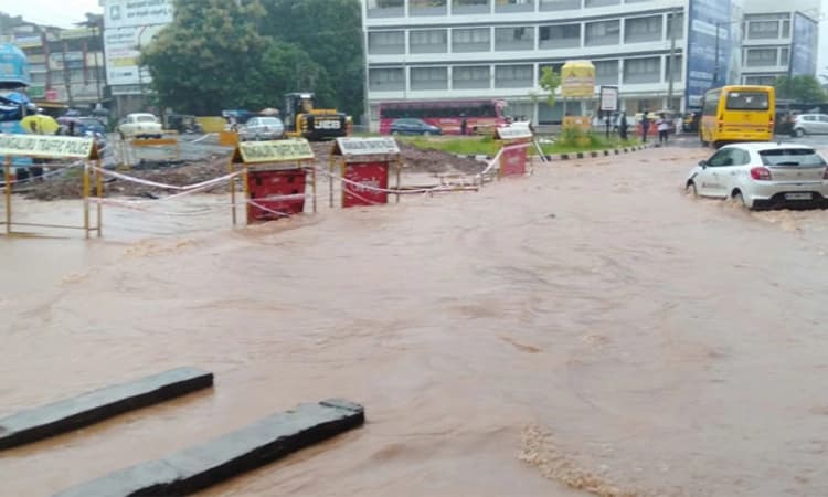 ಭಾರಿ ಮಳೆ : ನಾಳೆ ದಕ್ಷಿಣ ಕನ್ನಡದ ಶಾಲಾ, ಕಾಲೇಜುಗಳಿಗೆ ರಜೆ